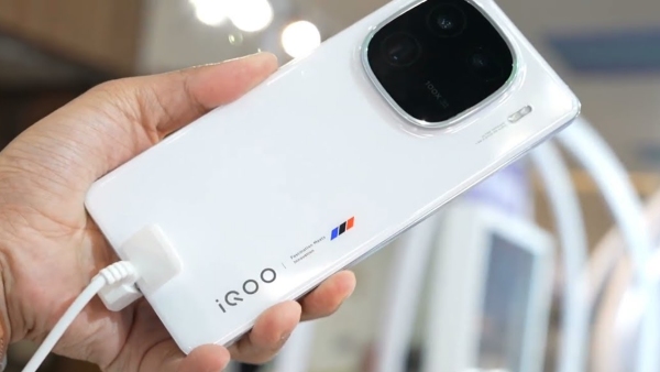 ಇಂದು ಗ್ರ್ಯಾಂಡ್‌ ಎಂಟ್ರಿ ಕೊಡಲಿದೆ ಐಕ್ಯೂ 12 ಫೋನ್‌!..ಬೆಲೆ ಎಷ್ಟು ಅಂತೀರಾ?