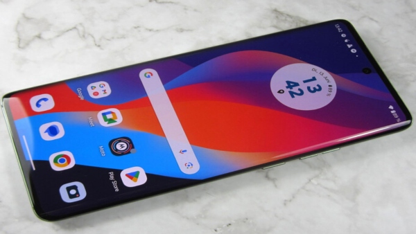 ಮೀಡ್‌ರೇಂಜ್‌ ಬೆಲೆಯಲ್ಲಿ ಸದ್ದು ಮಾಡಿರುವ ಈ ಫೋನಿಗೆ ಬಿಗ್‌ ಆಫರ್‌!