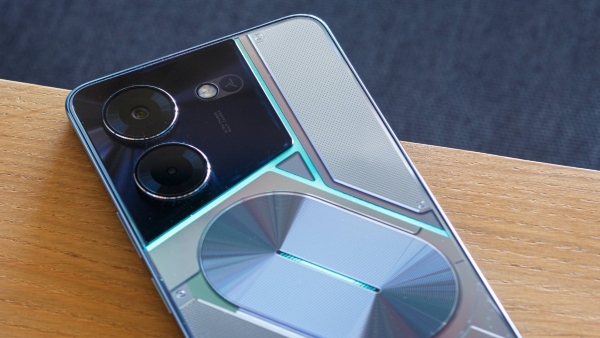 ಸ್ಟೈಲಿಶ್‌ ವಿನ್ಯಾಸದ ಈ 5G ಫೋನಿನ ಬೆಲೆಯಲ್ಲಿ ಸಖತ್ ಇಳಿಕೆ!