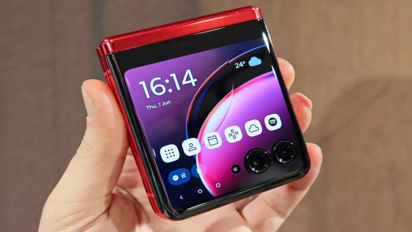 ಫ್ಲಿಪ್‌ ಮಾದರಿಯ ಈ ಆಕರ್ಷಕ ಫೋನಿನ ಬೆಲೆಯಲ್ಲಿ ಈಗ ಭಾರೀ ಇಳಿಕೆ!