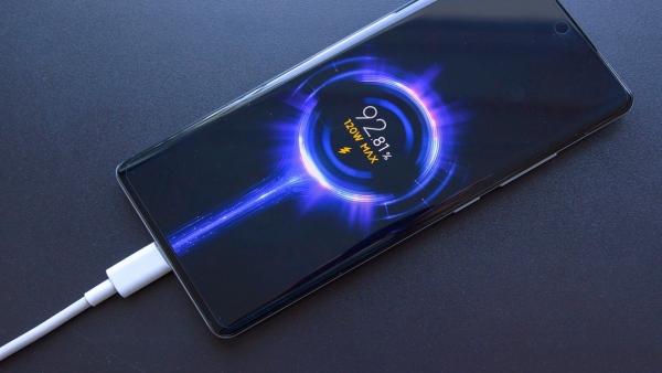 ಅಧಿಕ ಬ್ಯಾಟರಿ ಸೌಲಭ್ಯ ಇರುವ ಬೆಸ್ಟ್‌ ಮೀಡ್‌ರೇಂಜ್‌ ಫೋನ್‌ಗಳ ಲಿಸ್ಟ್‌ ಇಲ್ಲಿದೆ!