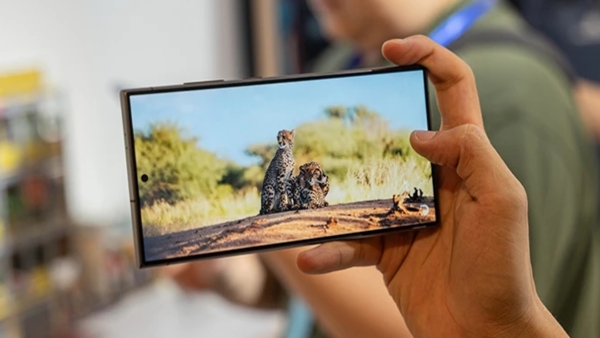 ಸ್ಯಾಮ್‌ಸಂಗ್‌ನ ಈ ದೈತ್ಯ ಫೋನಿಗೆ 'ಅತ್ಯುತ್ತಮ ಡಿಸ್‌ಪ್ಲೇ' ಕಿರೀಟ್‌: ವರದಿ!