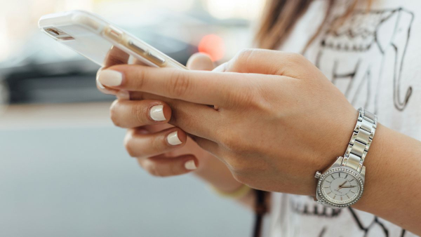 ಸದ್ಯದಲ್ಲೇ ಫೋನ್‌ ಪ್ರಿಯರಿಗೆ ಎದುರಾಗಲಿದೆ ಬೆಲೆ ಏರಿಕೆಯ ಶಾಕ್‌: ಕಾರಣ ಇಲ್ಲಿದೆ