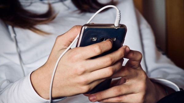 ಉತ್ತಮ ನಿರ್ಧಾರ...  ಎಲ್ಲಾ ಶಾಲೆಗಳಾದ್ಯಂತ ಮೊಬೈಲ್ ಫೋನ್‌ ನಿಷೇಧ!