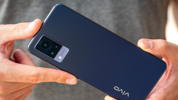 ವಿವೋದ ಈ ಹಳೆಯ ಫೋನ್‌ ಬೆಲೆಯಲ್ಲಿ ಭರ್ಜರಿ ಇಳಿಕೆ!..ನೀವು ಖರೀದಿಸ್ತೀರಾ?