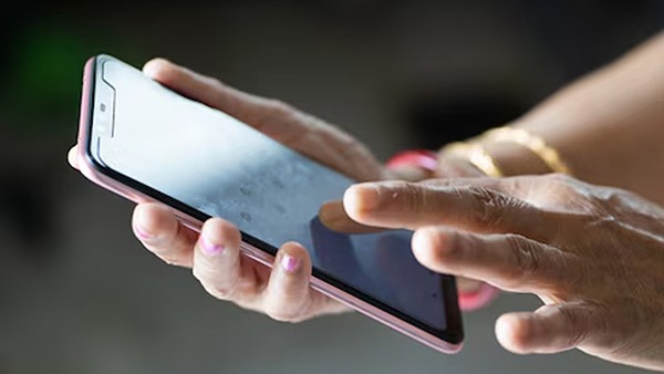 ಮೊಬೈಲ್‌ನಲ್ಲಿ ಈ ಸೆಟ್ಟಿಂಗ್‌‌ ಆನ್ ಆಗಿದ್ರೆ, ಹ್ಯಾಕ್ ಆಗೋದು ಗ್ಯಾರಂಟಿ