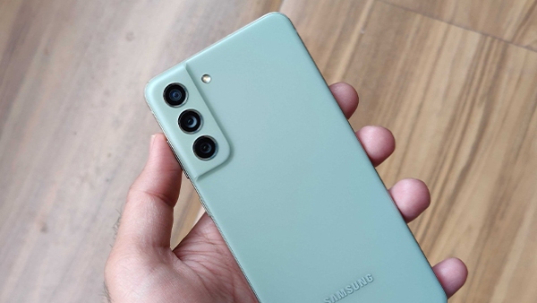 ಸ್ಯಾಮ್‌ಸಂಗ್‌ನ ಈ ವೇಗದ ಪ್ರೊಸೆಸರ್‌ ಫೋನಿನ ಬೆಲೆಯಲ್ಲಿ ಭರ್ಜರಿ ಇಳಿಕೆ!