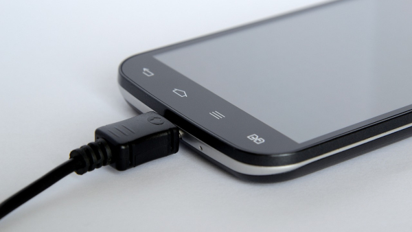 ಖುಷಿ ಸುದ್ದಿ! ಇಲ್ಲಿ ಕೇಳಿ.. ಮೊಬೈಲ್, ಚಾರ್ಜರ್ ಬೆಲೆ ಇಳಿಕೆ