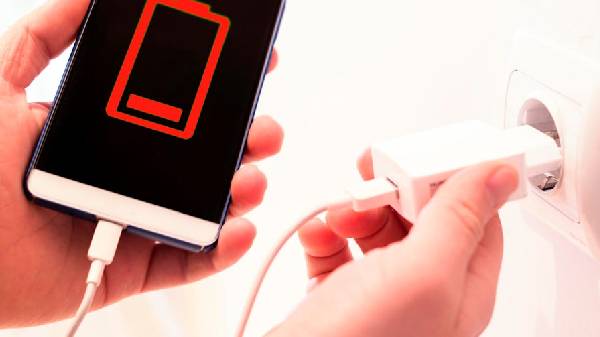 ನಮ್ಮ ಫೋನಿನಲ್ಲಿ ಜಾಸ್ತಿ ಸಮಯ ಚಾರ್ಜ್ ನಿಲ್ಲಲು ಏನು ಮಾಡಬೇಕು?
