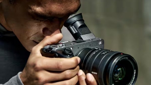 ಸೋನಿ FX2 ಸಿನಿಮಾ ಕ್ಯಾಮೆರಾ ಬಿಡುಗಡೆ: 33MP ಸೆನ್ಸಾರ್, 4K 60p ರೆಕಾರ್ಡಿಂಗ್!