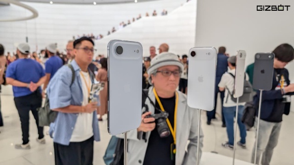 ಭಾರತದಲ್ಲಿ ಇಂದಿನಿಂದ ಐಫೋನ್ 17 ಸರಣಿ ಸೇಲ್: ಬೆಲೆ ಮತ್ತು ಆಫರ್ಸ್ ನೋಡಿ!