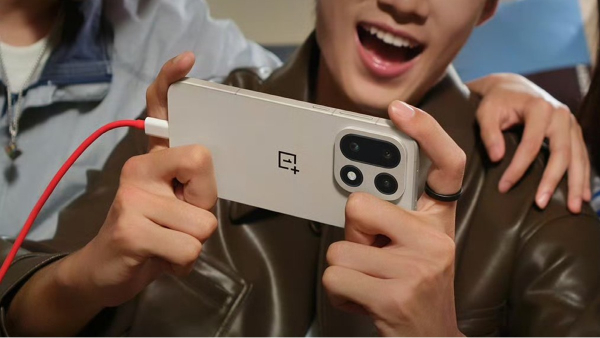 OnePlus 15 ಕ್ಯಾಮೆರಾ: 4K 120fps ವೀಡಿಯೋ ರೆಕಾರ್ಡಿಂಗ್ ಸಪೋರ್ಟ್ ಖಚಿತ!