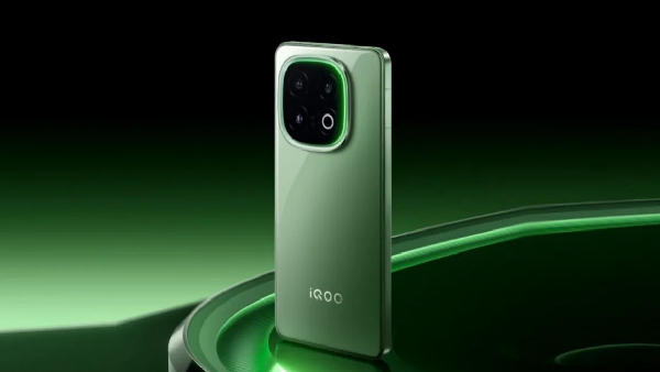 iQOO 15 Mini: ಬರುತ್ತಿದೆ ಚಿಕ್ಕ ಗಾತ್ರದ ಪವರ್‌ಹೌಸ್ ಫ್ಲ್ಯಾಗ್‌ಶಿಪ್ ಫೋನ್!