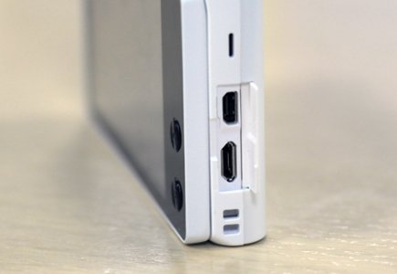 Samsung MV900F Camera Ports