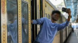റെയിൽവേ സ്റ്റേഷനിൽ സെല്ഫിയെടുക്കുന്നവർക്ക്  ഇനി പിഴ! അതും..