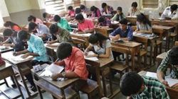 എന്തുകൊണ്ടാണ് ഈ ജില്ലയിലെ അധ്യാപകർ ക്ലാസിന് മുമ്പ് സെൽഫികൾ എടുക്കുന്നത് ?