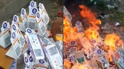 ക്യൂആർ കോഡുകൾ കൂട്ടിയിട്ട് കത്തിച്ചു; Paytm ജീവനക്കാർക്കെതിരെ പരാതിയുമായി PhonePe