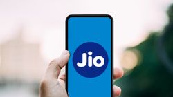 ഒരു വെടിക്ക് 2, 3 പക്ഷികൾ! മറ്റ് ആനുകൂല്യങ്ങൾക്കൊപ്പം ഒടിടി വാഗ്ദാനം ചെയ്യുന്ന 3 പുതിയ പ്ലാനുകളുമായി ജിയോ