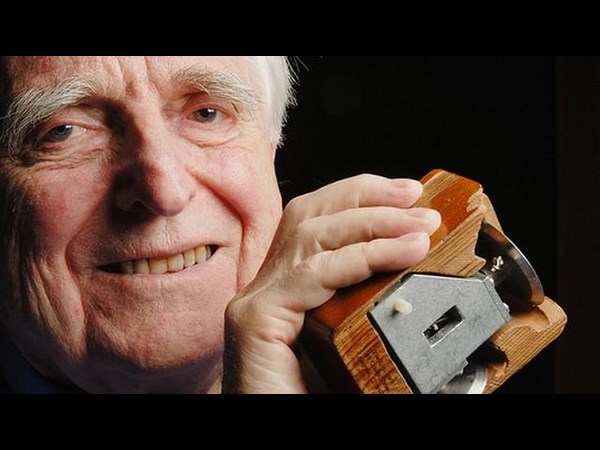 ഡഗ്ലസ് എംഗ്‌ളെബര്‍ട്ട്