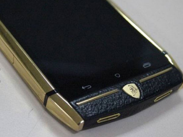 'കണ്ണ് തളളിക്കുന്ന' 4 ലക്ഷത്തിന്റെ ലംബോര്‍ഗിനിയുടെ പ്രത്യേകതകള്‍....!