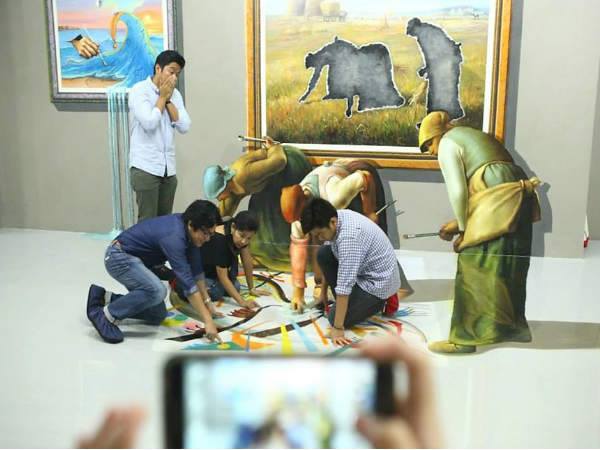 ലോകത്തെ ആദ്യത്തെ സെല്‍ഫി മ്യൂസിയം തുറന്നു...!