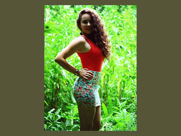 ട്രയിനിന് മുകളില്‍ നിന്ന് സെല്‍ഫി എടുക്കാന്‍ ശ്രമിച്ച കൗമാരക്കാരി ഷോക്കേറ്റ് മരിച്ചു...!