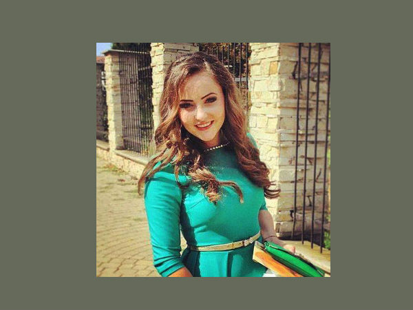 ട്രയിനിന് മുകളില്‍ നിന്ന് സെല്‍ഫി എടുക്കാന്‍ ശ്രമിച്ച കൗമാരക്കാരി ഷോക്കേറ്റ് മരിച്ചു...!