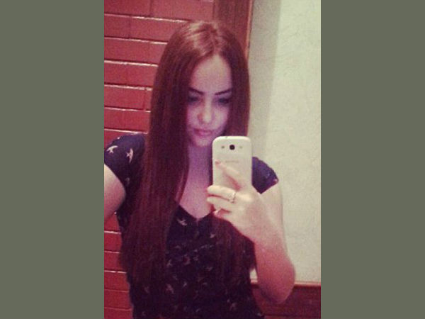 ട്രയിനിന് മുകളില്‍ നിന്ന് സെല്‍ഫി എടുക്കാന്‍ ശ്രമിച്ച കൗമാരക്കാരി ഷോക്കേറ്റ് മരിച്ചു...!