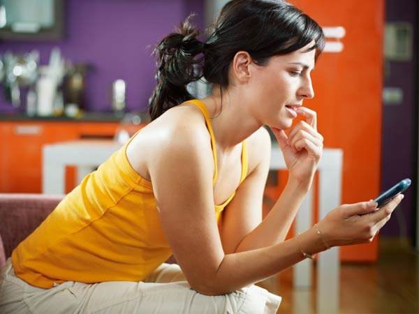 സ്മാര്‍ട്ട്‌ഫോണ്‍ നിങ്ങളെ ഉപയോഗിക്കാതെ, നിങ്ങള്‍ സ്മാര്‍ട്ട്‌ഫോണിനെ ഉപയോഗിക്കൂ...!