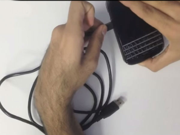 നിങ്ങളുടെ ഫോണ്‍ ശരീരത്തിലെ ഇലക്ട്രിസിറ്റികൊണ്ട് ചാര്‍ജ് ചെയ്യുന്നതെങ്ങനെ...!