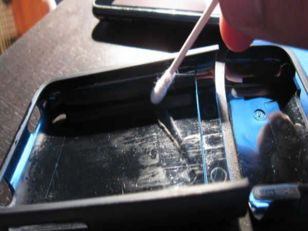 ഒന്നും പൊട്ടാതെ നിങ്ങളുടെ അഴക്കുളള സ്മാര്‍ട്ട്‌ഫോണ്‍ വൃത്തിയാക്കുന്നതെങ്ങനെ...!