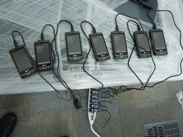 സമയം തീരെ ഇല്ലാത്തപ്പോള്‍ വേഗം ഫോണ്‍ ചാര്‍ജ് ചെയ്യുന്നതിനുളള മാര്‍ഗങ്ങള്‍...!