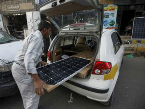 സ്വന്തമായി സോളാര്‍ കാര്‍ നിര്‍മ്മിച്ച 63കാരന്‍