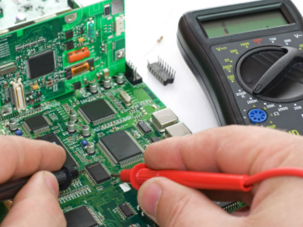 സ്വന്തമായി സോളാര്‍ കാര്‍ നിര്‍മ്മിച്ച 63കാരന്‍