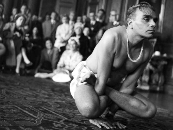 ഗൂഗിള്‍ 'യോഗ' ചെയ്യുന്നു