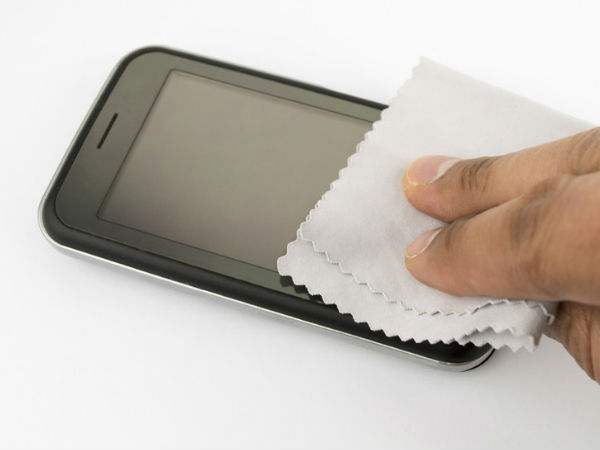 വെള്ളത്തില്‍ വീണ ഫോണിനെ രക്ഷിക്കാം..?