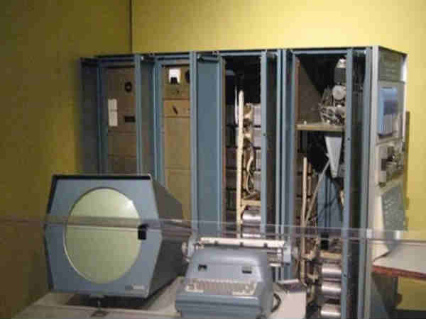 ടെക്നോളജി ഭൂമുഖത്ത് നിന്ന്‍ തുടച്ച് മാറ്റിയ 10പേര്‍