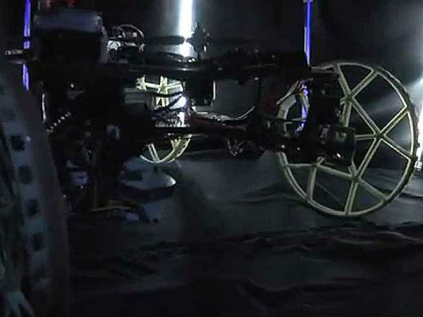 ഭിത്തിയില്‍ കയറുന്ന ഡിസ്നിയുടെ കാര്‍..!!