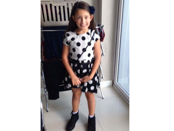 പെണ്‍കുട്ടിയുടെ കാലില്‍ 'ഐഫോണ്‍ മറുക്'..!!