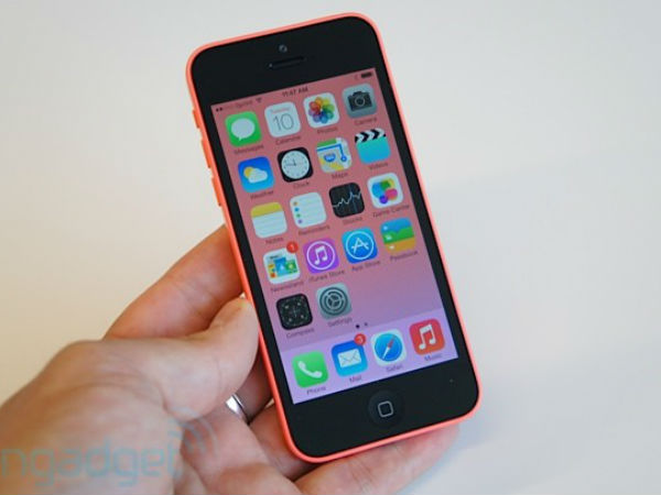 പെണ്‍കുട്ടിയുടെ കാലില്‍ 'ഐഫോണ്‍ മറുക്'..!!