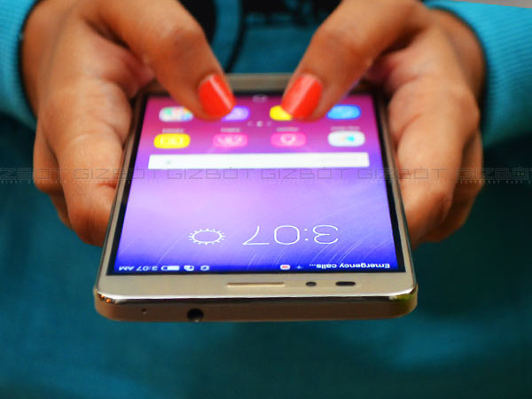 ബാറ്ററി  3000എംഎഎച്ച് നോണ്‍-റിമൂവബിള്‍ ബാറ്ററിയാണ് ഹുവായ് ഈ സ്മാര്‍ട്ട്‌ഫോണില്‍ ഉള്‍പ്പെടുത്തിയിരിക്കുന്നത്. 