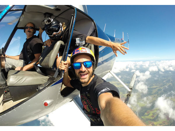 ഇങ്ങനെയും സെല്‍ഫിയെടുക്കാമോ..?!