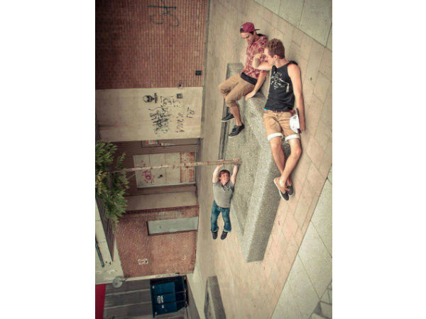 ഈ ഫോട്ടോകളിലേക്കൊന്ന് സൂക്ഷിച്ച് നോക്കൂ..!!