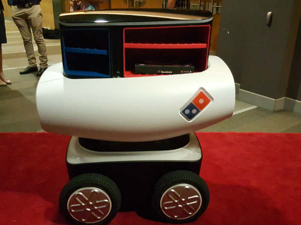 ഇനി റോബോട്ടുകള്‍ നമുക്ക് 'പിസ' കൊണ്ടുവന്ന് തരും..!!