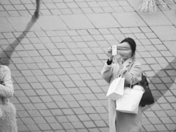 സ്മാര്‍ട്ട്‌ഫോണ്‍ അഡിക്ഷന്‍ സൂചിപ്പിക്കുന്ന 10 ഫോട്ടോകള്‍..!!