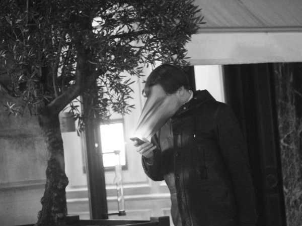 സ്മാര്‍ട്ട്‌ഫോണ്‍ അഡിക്ഷന്‍ സൂചിപ്പിക്കുന്ന 10 ഫോട്ടോകള്‍..!!