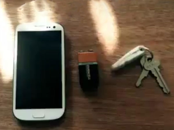 താക്കോല്‍ ഉപയോഗിച്ച് ചാര്‍ജ്ജ് ചെയ്യാം