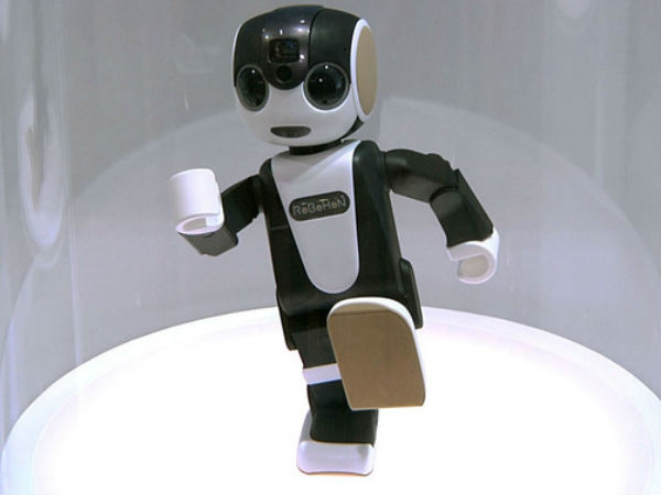 റോബോട്ടിക്ക് സ്മാര്‍ട്ട്‌ഫോണ്‍ 'RoBoHon'