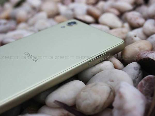 സോണി എക്‌സ്പീരിയ X