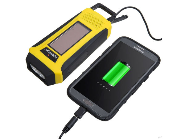 Ivation Rainproof Emergency Digital Solar & Hand Crack
